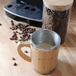 Pandoo Dvojstenný nerezový hrnček na kávu a čaj s bambusovým povrchom 280 ml